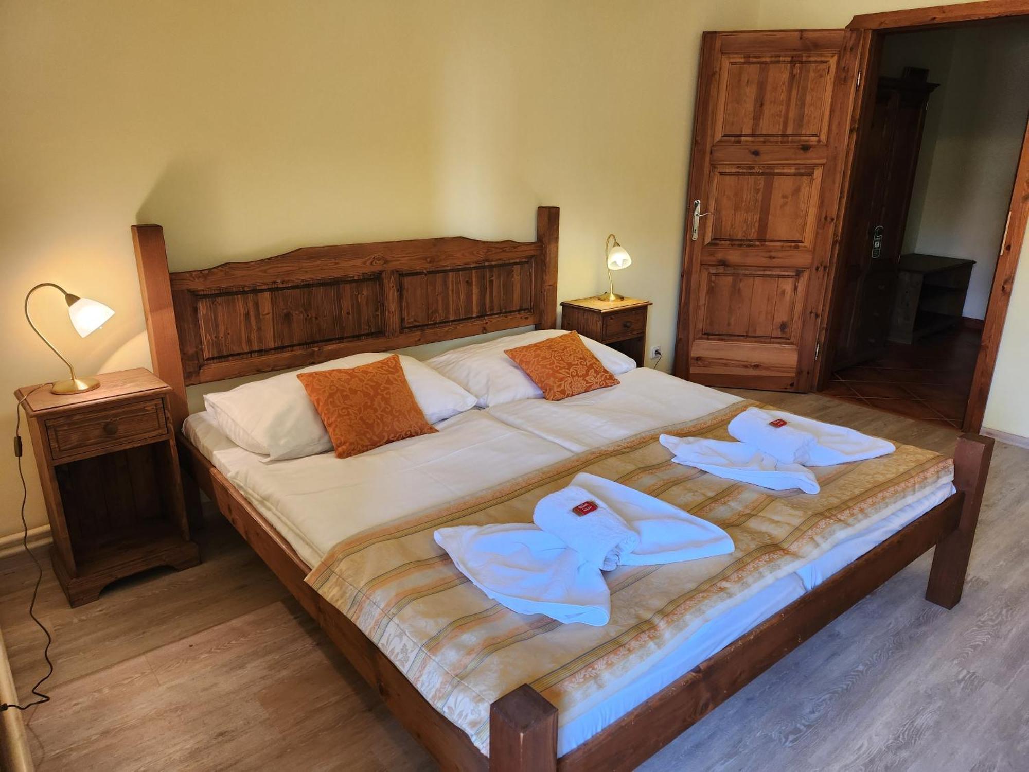 Hotel Opat Kutna Hora Bagian luar foto
