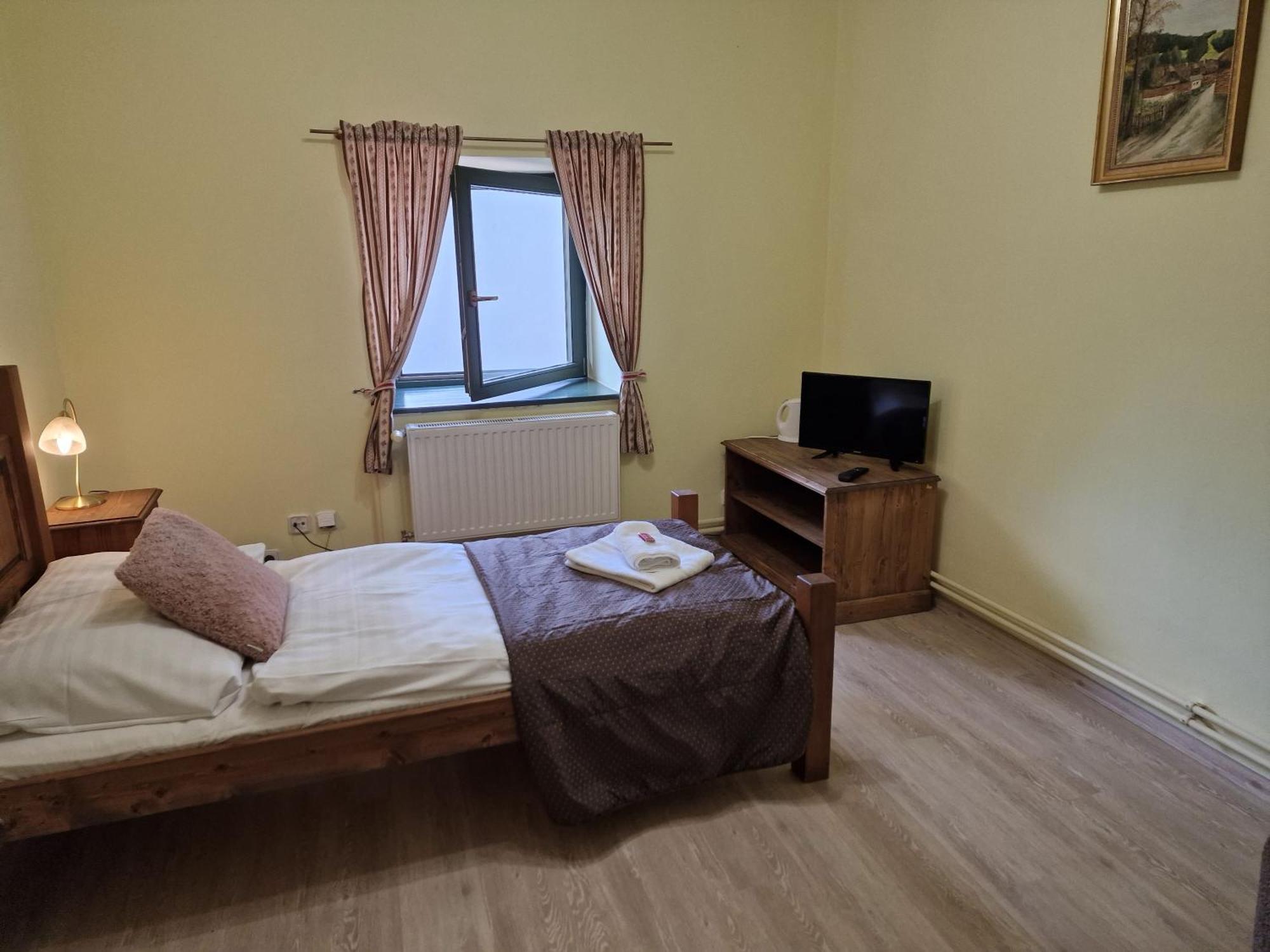Hotel Opat Kutna Hora Bagian luar foto