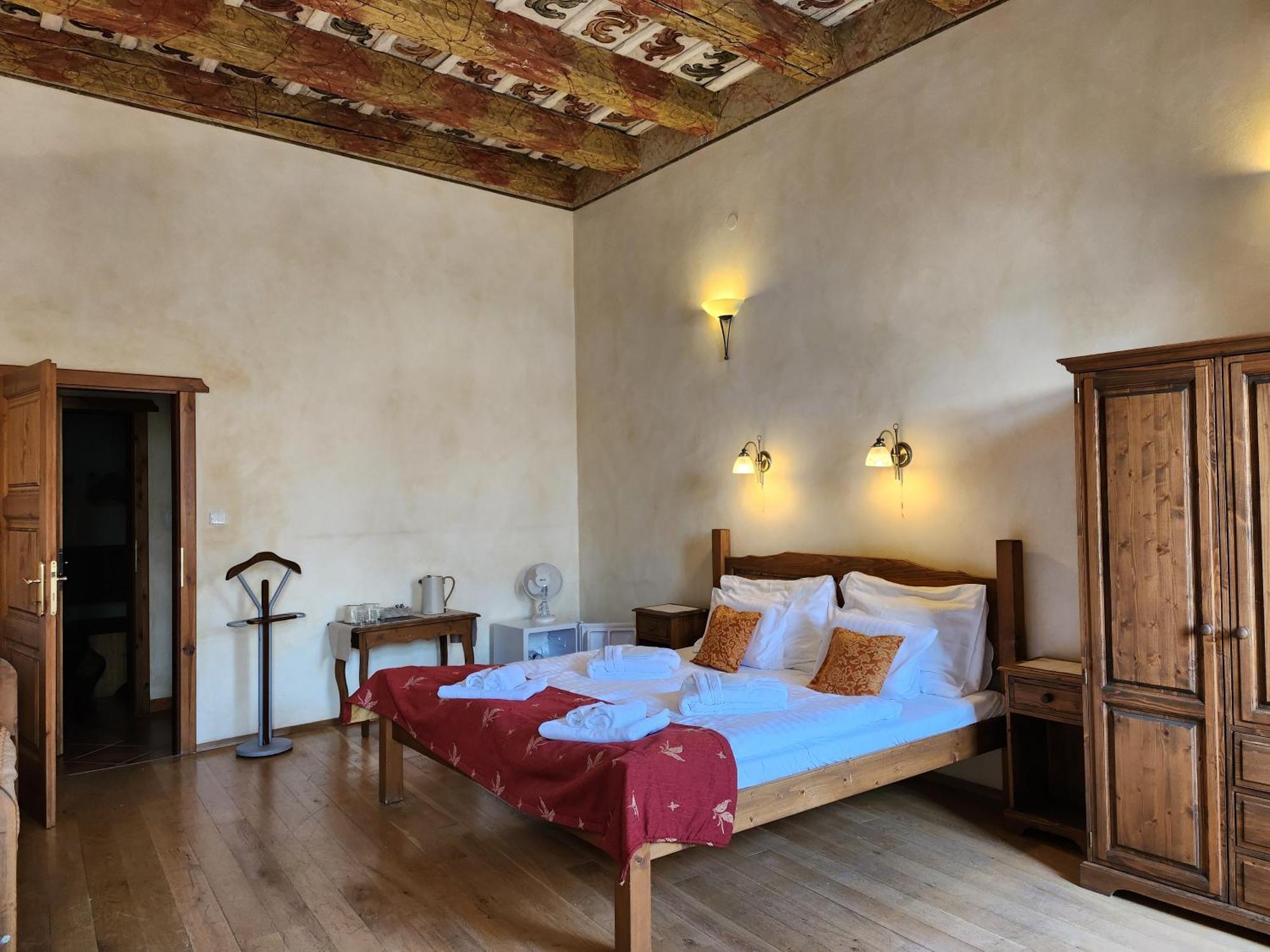Hotel Opat Kutna Hora Bagian luar foto