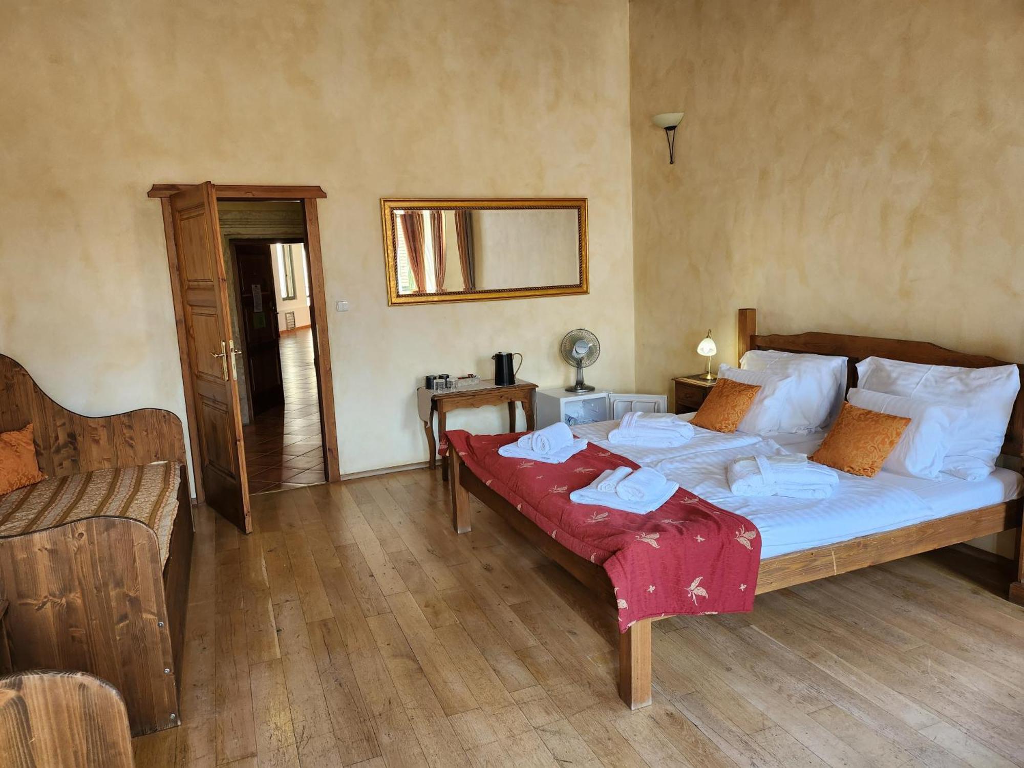 Hotel Opat Kutna Hora Bagian luar foto