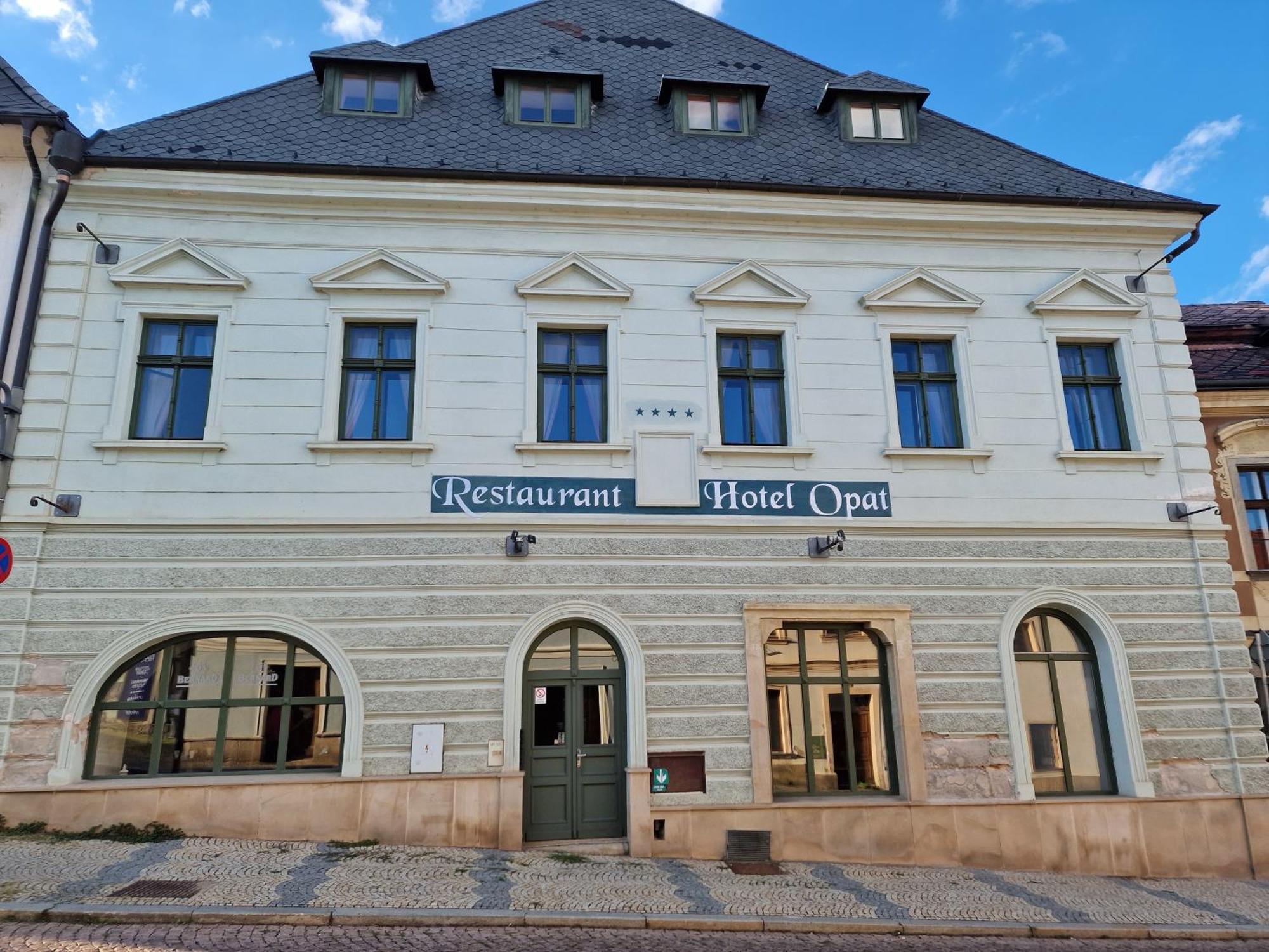 Hotel Opat Kutna Hora Bagian luar foto