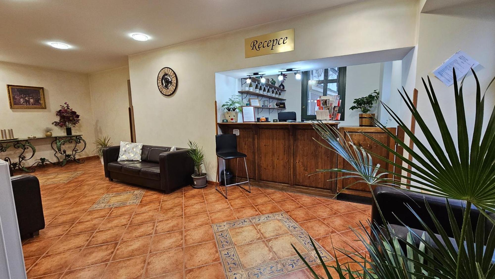 Hotel Opat Kutna Hora Bagian luar foto