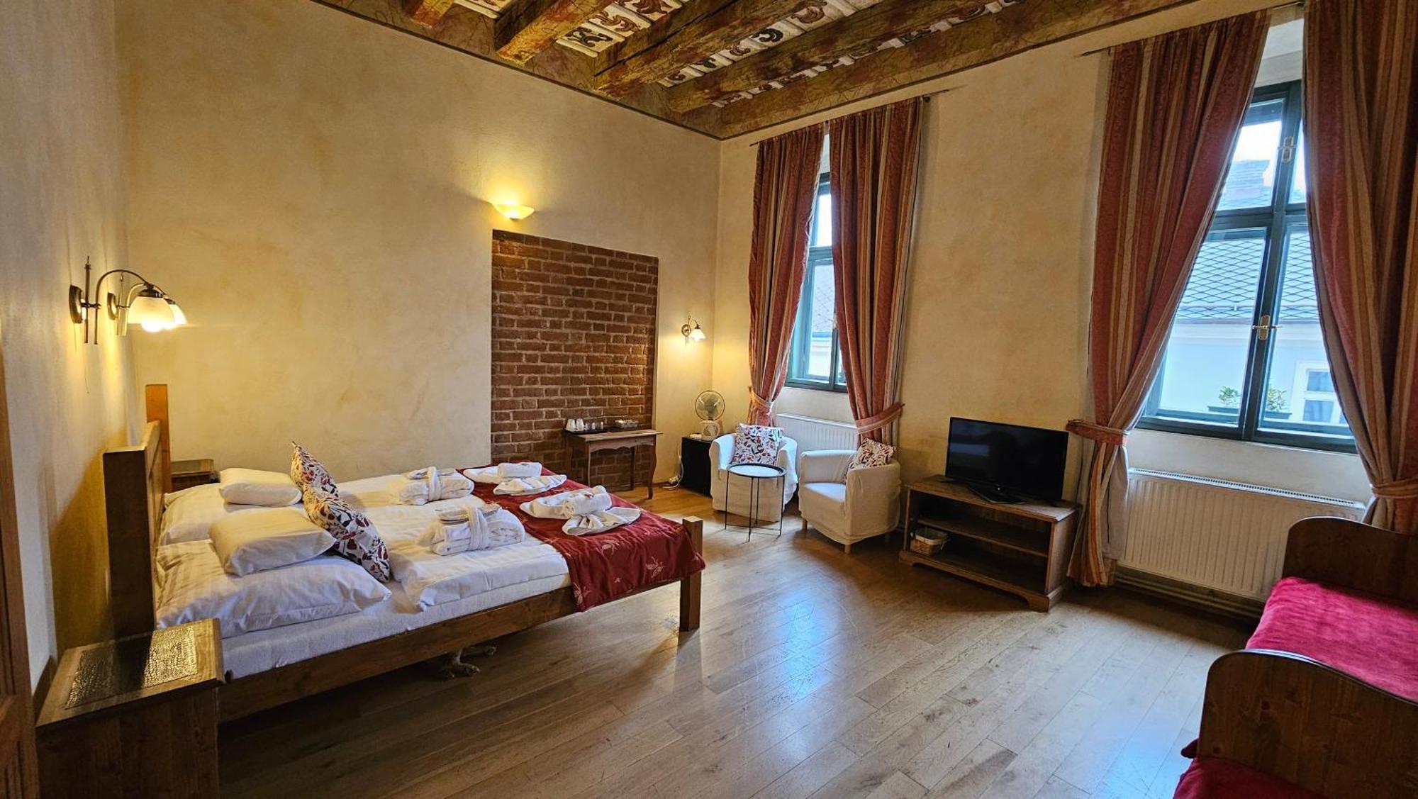 Hotel Opat Kutna Hora Bagian luar foto