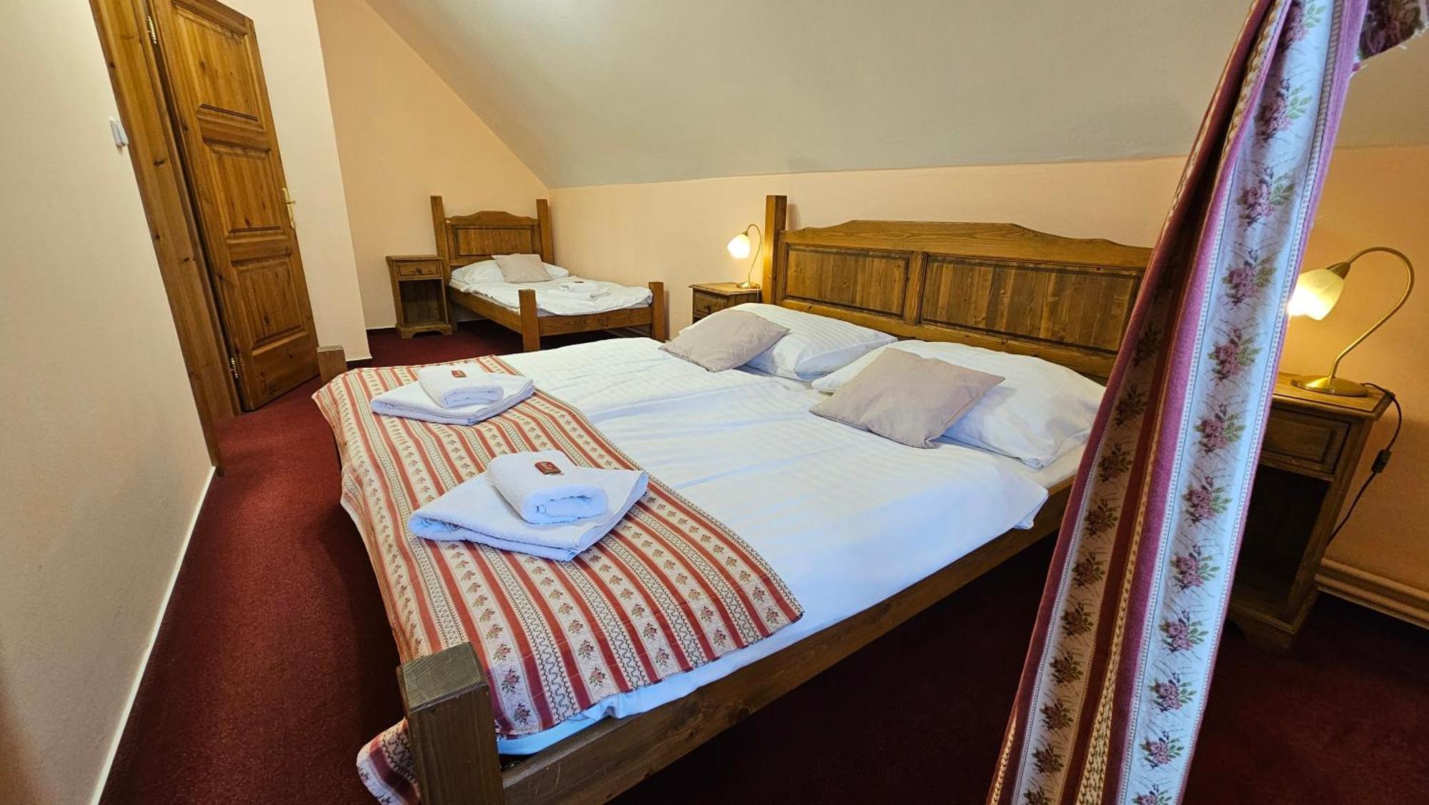 Hotel Opat Kutna Hora Bagian luar foto